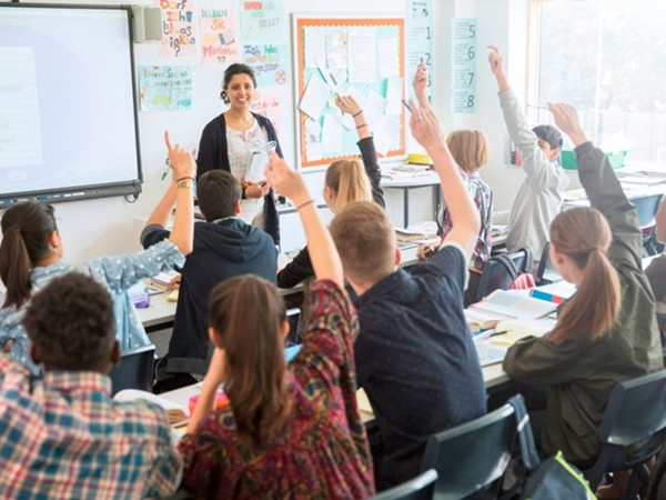 Cô giáo chấm điểm bằng... "meme", khiến học sinh mê tít