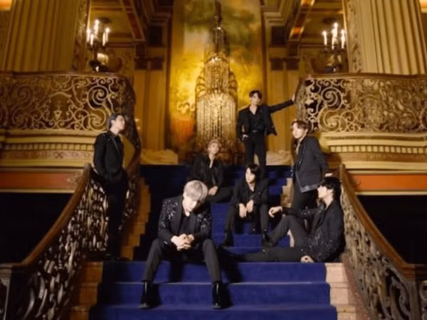 Big Hit bất ngờ "đánh úp" ARMY với MV chính thức của "Black Swan" (BTS)
