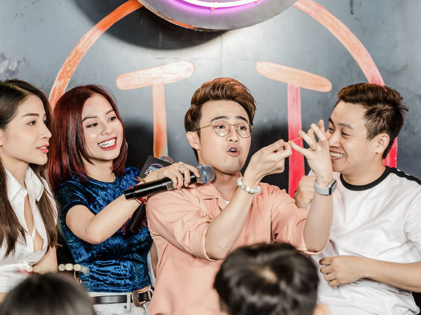 Huỳnh Lập và dàn diễn viên “Ai chết giơ tay” khóc sụt sùi trong buổi offline