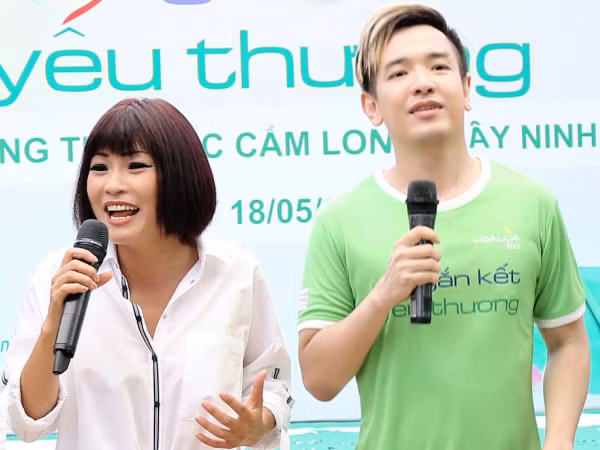 Việt Quang, Phương Thanh đem yêu thương đến học sinh nghèo Tây Ninh
