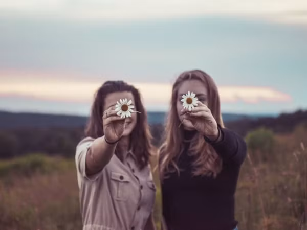 Trắc nghiệm vui: Những người bạn thân nhất yêu quý bạn vì điều gì?