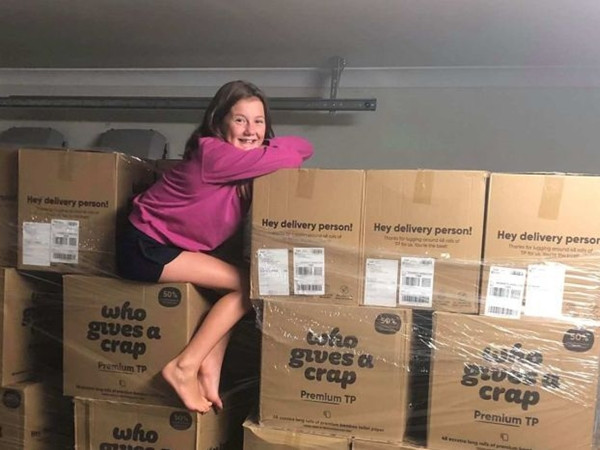 Vô tình mua 50 triệu đồng tiền… giấy vệ sinh, gia đình này quyết định làm việc tốt