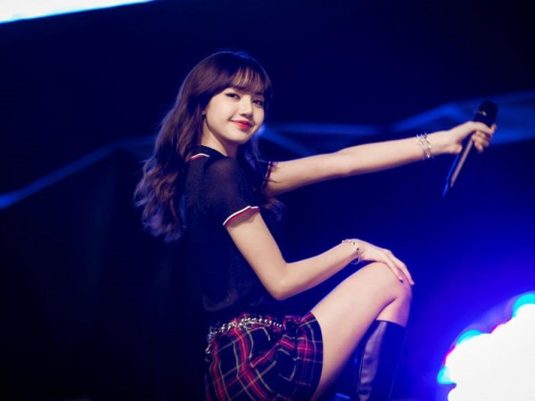 Chẳng ngờ Lisa (Black Pink) phiên bản tóc đen mới là cực phẩm nhan sắc