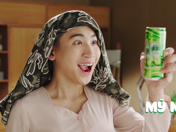 Clip uống nước khiến Jun Vũ, Karik đến Huỳnh Lập phải cạn lời 