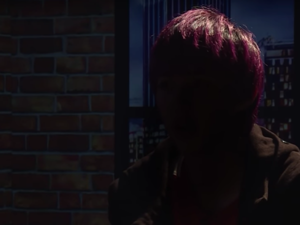 Cư dân mạng xôn xao thông tin một cựu thành viên nhóm nhạc V-Pop bị ông bầu bạo hành