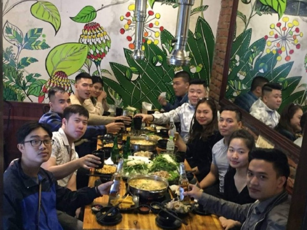 Tết gọi mãi không thấy ai đi họp lớp, do ăn ở hay lớp trưởng hô hào chưa đúng cách?