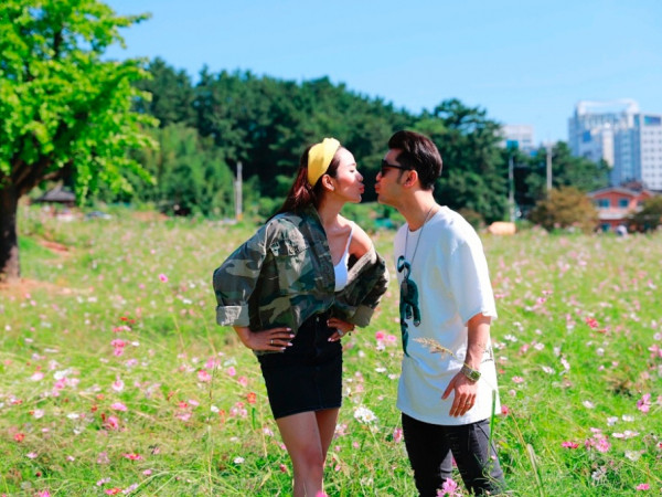 Sau màn cầu hôn lãng mạn, vợ chồng Ưng Hoàng Phúc hạnh phúc đi du lịch Hàn Quốc