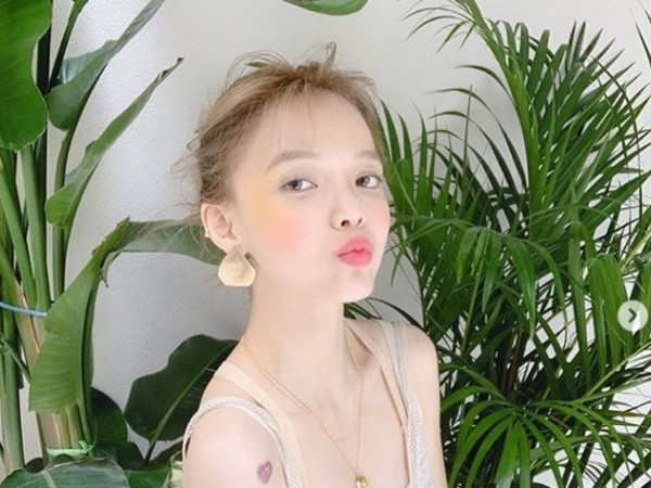 Cư dân mạng không thể dịu dàng được nữa trước những tấm ảnh siêu gầy của Jimin (AOA)