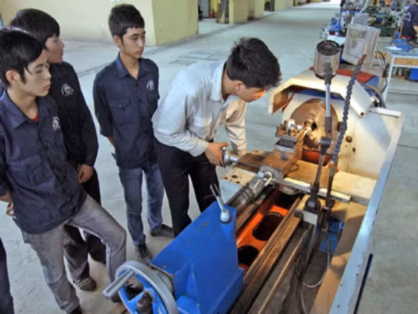 Khó khăn tuyển sinh, các trường nghề ký cam kết đầu ra cho sinh viên