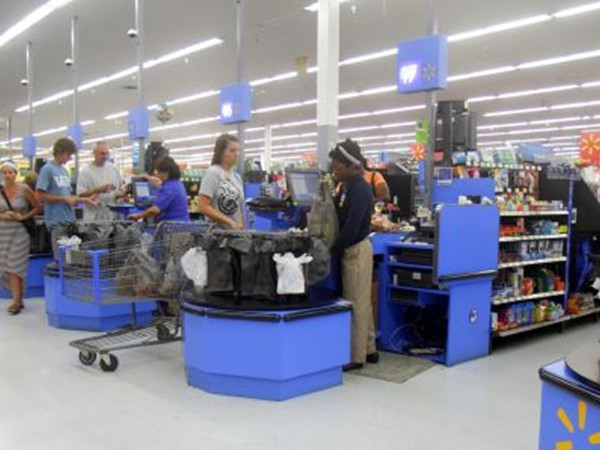 Một hành động tử tế của bạn thu ngân trẻ, đã được bù đắp gấp hàng trăm lần!