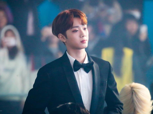 MAMA 2018: Lai Kuan Lin (Wanna One) được khen ngợi chuyên nghiệp vì “bơ” chiếc quần phản chủ