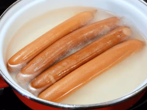 Trò đùa "Nước Xúc Xích”: Gần 900.000 đồng một chai mà cũng có người mua!