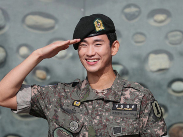 Đã có nhiều nghệ sĩ nhập ngũ, nhưng Kim Soo Hyun là người đầu tiên làm điều này