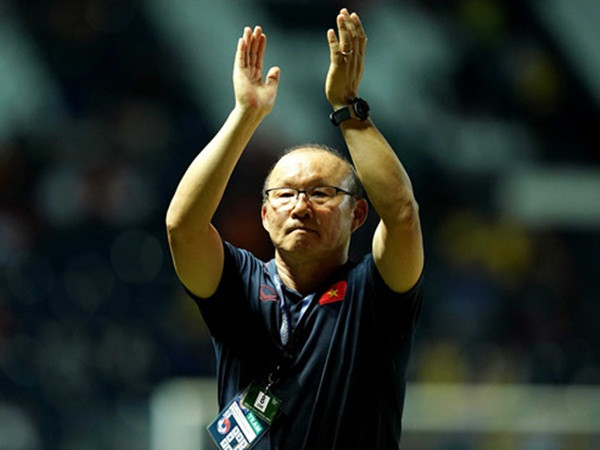 Bóng đá Việt Nam không thể để mất HLV Park Hang-seo