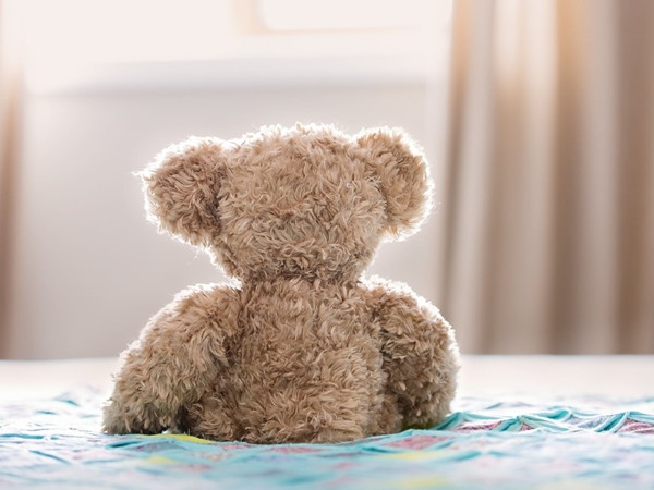 Chú cảnh sát đến cứu… gấu bông, sau cuộc gọi khẩn cấp của bạn teen bị tự kỷ!