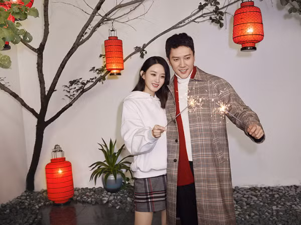 H&M đón Tết Nguyên đán với bộ sưu tập đặc biệt cùng Triệu Lệ Dĩnh và Phùng Thiệu Phong