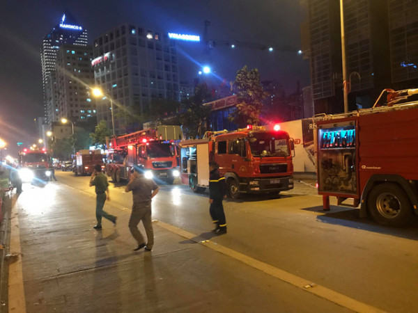 Hà Nội: Cháy tòa nhà 25 tầng trên đường Lê Văn Lương