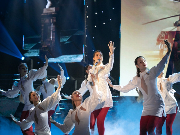 Hồ Ngọc Hà nổi bật tại Lễ trao giải "VTV Awards 2019", lần đầu diễn live "Vẻ Đẹp 4.0" 