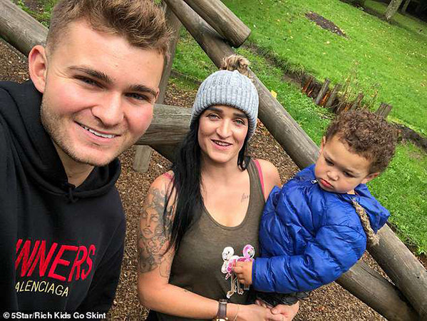 Anh: Sửng sốt xem con nhà giàu thử trải nghiệm cuộc sống nghèo khó