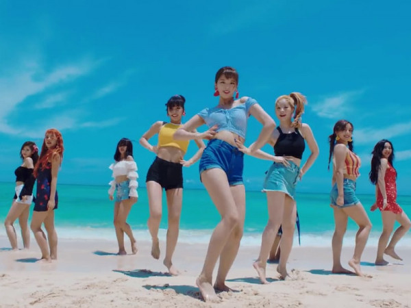 Vũ đạo “Dance the Night Away” khó đến mức có thành viên TWICE phải đi học thêm