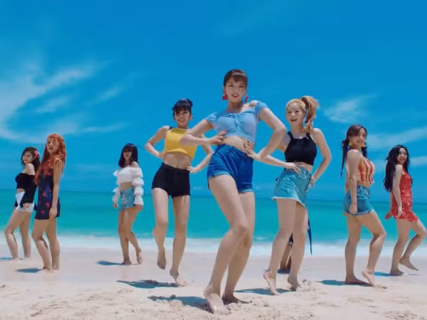 Vũ đạo “Dance the Night Away” khó đến mức có thành viên TWICE phải đi học thêm