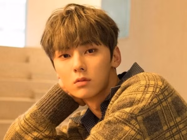 Ơn giời, tài khoản Instagram của Hwang Minhyun đã được chủ nhân phá băng rồi