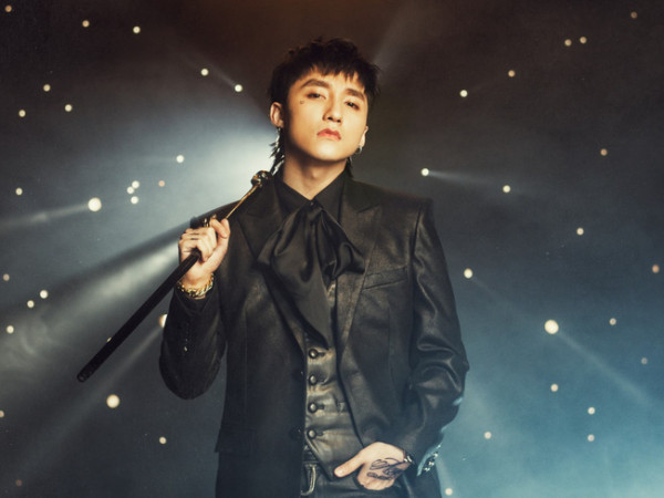 Sơn Tùng M-TP kí hợp đồng với đối tác Hàn, sắp đứng chung sân khấu với các sao K-Pop?