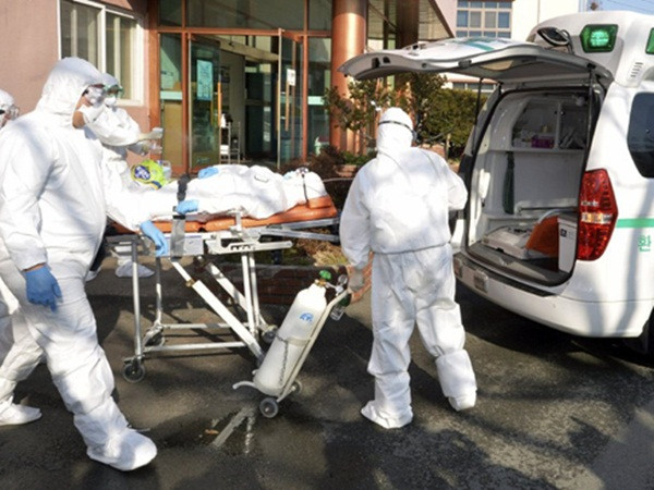 Ca nhiễm tăng chóng mặt, Hàn Quốc thành mặt trận mới chống Covid-19