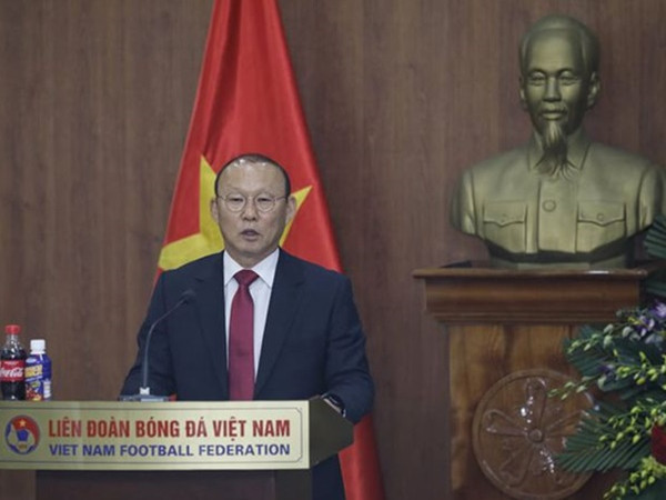 HLV Park Hang Seo chia sẻ xúc động trong ngày gia hạn hợp đồng với VFF