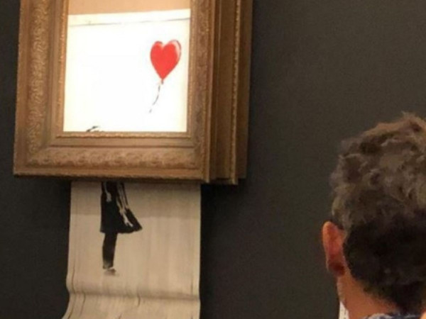 Banksy - Nghệ sĩ graffiti lừng danh thế giới và câu chuyện về bức họa tự hủy gây xôn xao