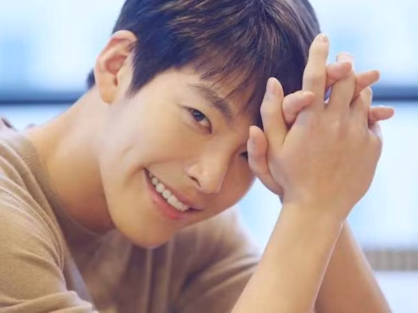 Công ty quản lý thông báo về việc nhập ngũ của Kim Woo Bin 