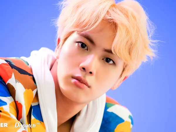Mừng sinh nhật Jin (BTS), các fan gửi tặng quê hương anh món quà siêu độc 