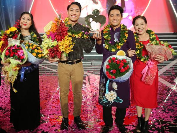 Mẹ con NSND Hồng Vân, NSƯT Kim Xuân cùng đăng quang "Hát cùng mẹ yêu"