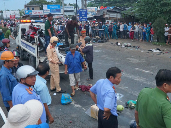 Toàn cảnh vụ tai nạn thảm khốc làm 4 người chết, hàng chục người bị thương tại Long An