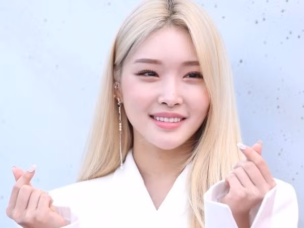 Chungha quá sang chảnh với mái tóc vàng trong teaser "nhá hàng" album mới