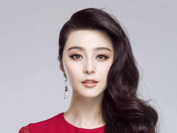 Fan xôn xao trước tin Phạm Băng Băng và quản lý bị bắt vì gian lận thuế