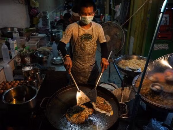 Sau Sài Gòn và Hà Nội, đến lượt Bangkok thực hiện chiến dịch dọn dẹp lại vỉa hè 