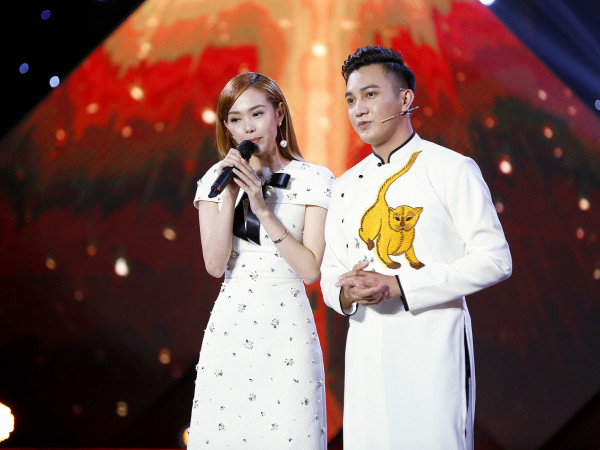 "Én Vàng 2017" mở màn Chung kết cùng 4 thí sinh đầu tiên với chủ đề "12 con giáp"