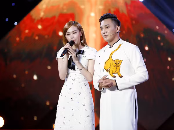 "Én Vàng 2017" mở màn Chung kết cùng 4 thí sinh đầu tiên với chủ đề "12 con giáp"