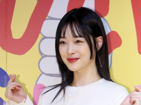 Có ai như Sulli, thích tự dìm hàng bản thân bằng những kiểu tóc khó đỡ