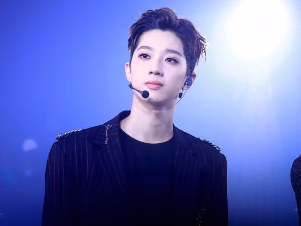 Fan vỡ òa khi Lai Guan Lin bất ngờ xuất hiện tại concert của nhà Cube Ent