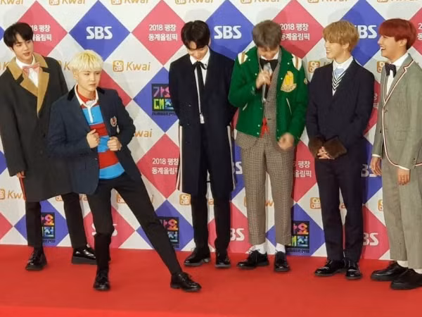 Lần đầu được đến dự SBS Gayo Daejun, Suga (BTS) mừng như bắt được vàng