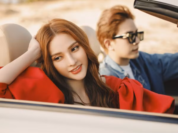 Sau đám cưới lãng mạn, vợ chồng Thu Thủy sánh đôi ngọt ngào trong MV mới