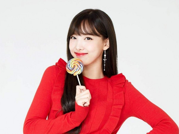 Chỉ hành động nhỏ này thôi, Nayeon (TWICE) đã chứng minh cô nàng tinh tế cỡ nào