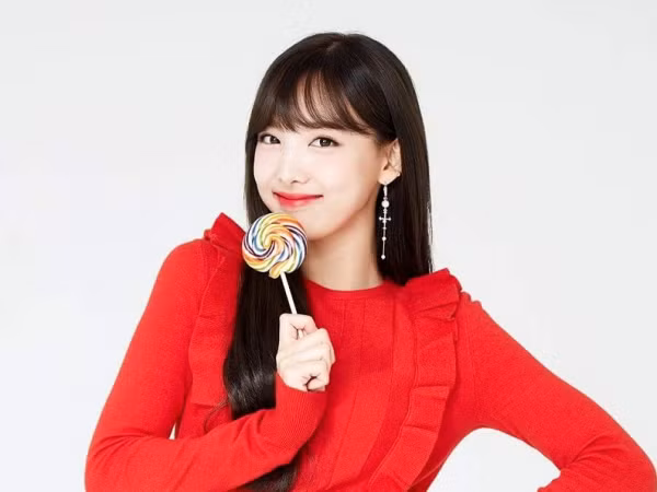 Chỉ hành động nhỏ này thôi, Nayeon (TWICE) đã chứng minh cô nàng tinh tế cỡ nào