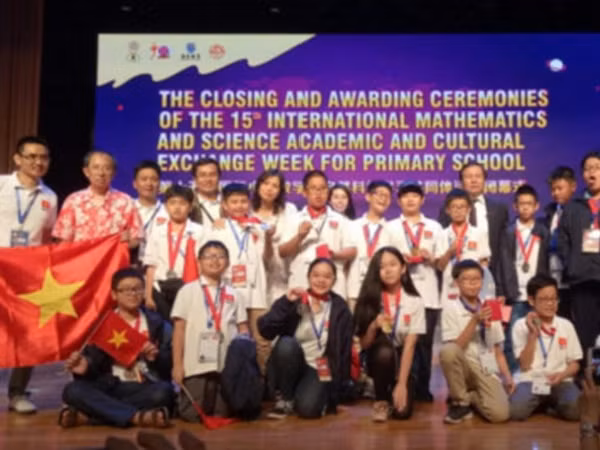 Học sinh Việt Nam giành 8 huy chương vàng kỳ thi Toán và Khoa học quốc tế