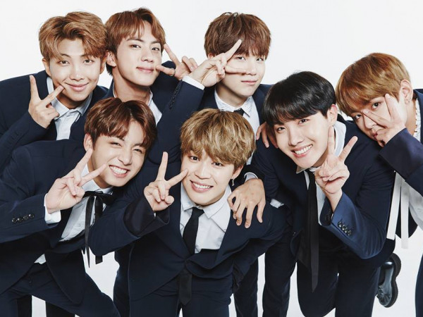 Quá ấn tượng với BTS, Teen Vogue đã “lục” bằng được hình ảnh đẹp nhất của các thành viên