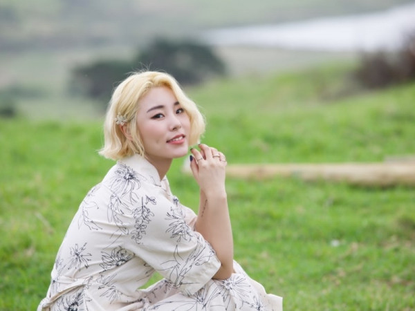 Lấy bão tố ra quảng bá ca khúc mới, nữ idol này bất cẩn quá rồi