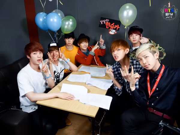 1001 chuyện ly kỳ hài hước và vô cùng cảm động khi idol K-Pop đón tuổi mới