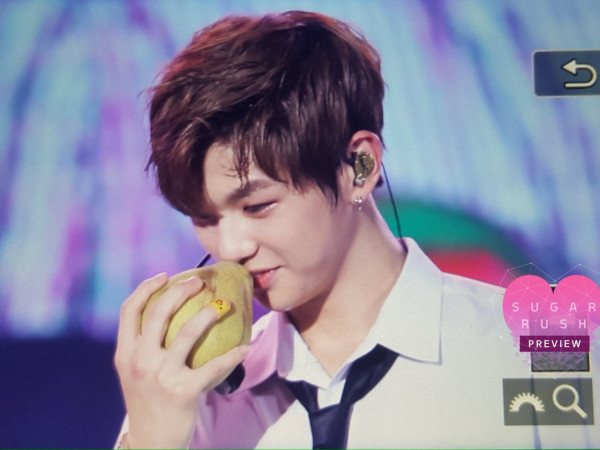 Không thể nhịn cười khi phát hiện ra sở thích siêu kỳ lạ, siêu lầy lội của Kang Daniel (Wanna One)